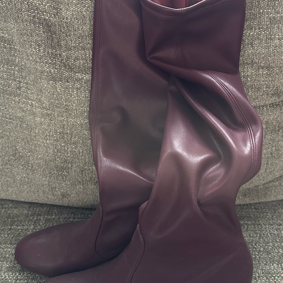 STUART WEITZMAN Ladies Size 7.5 Burgandy Leather Tall Heeled Boots - Picture 2 of 12